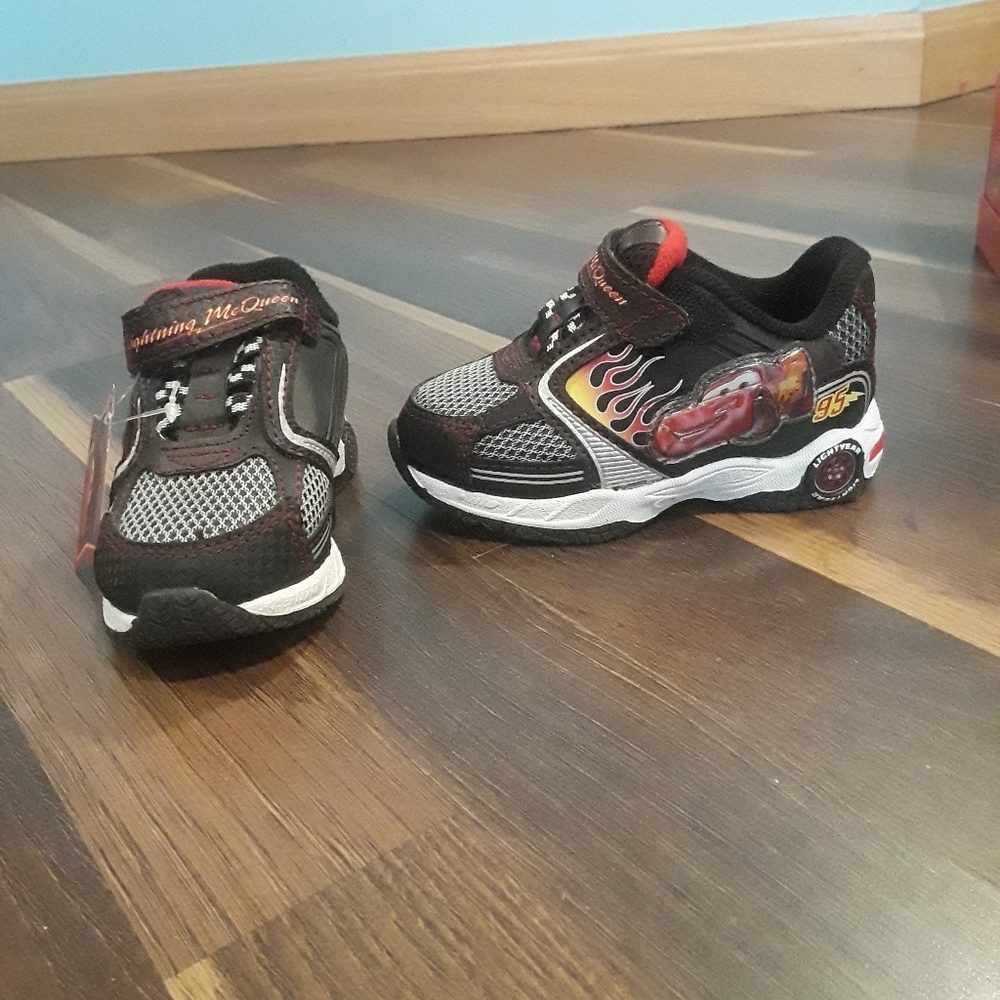 (SOLD) Toddler boys Lightning McQueen/Cars tennis shoes